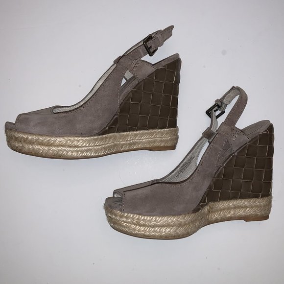 APEPAZZA CARMELA Gray Taupe Suede Slingback Wedge Platform Shoes 6 - Picture 2 of 5